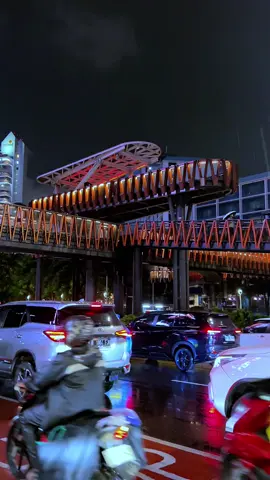 Seperti biasa, videonya boleh di ambil, engga follow gpp kok, di izinin. View Jakarta #jakarta #citylights #mediawb #hujan #foryou 