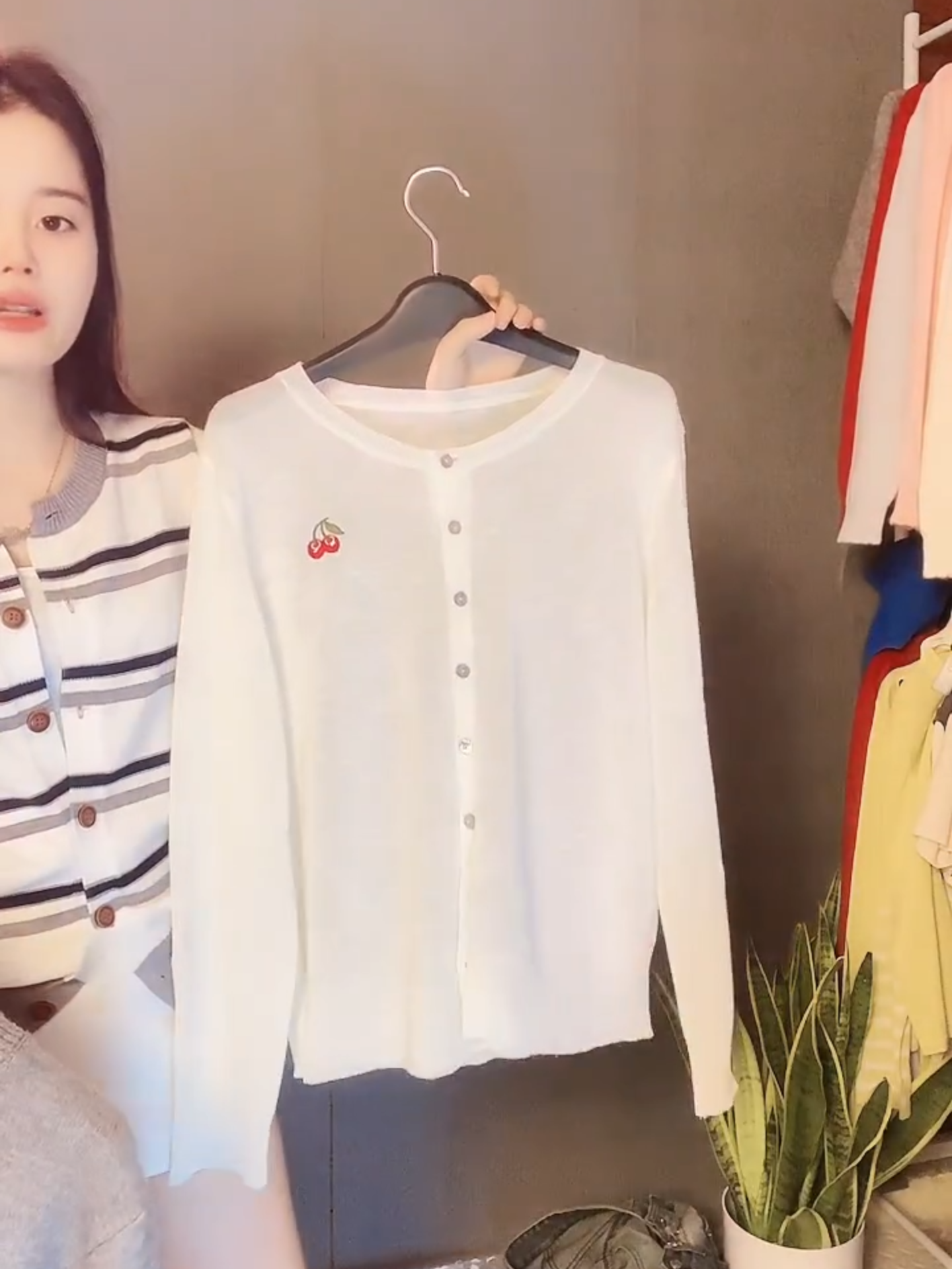 Chiều nay vào live, săn liền tay deal siêu hời 💕 Mẫu mới về quá xinh luôn, chốt lẹ kẻo hết nha nàng 😘 #mayfashionstyle #fashiondeal #ootd