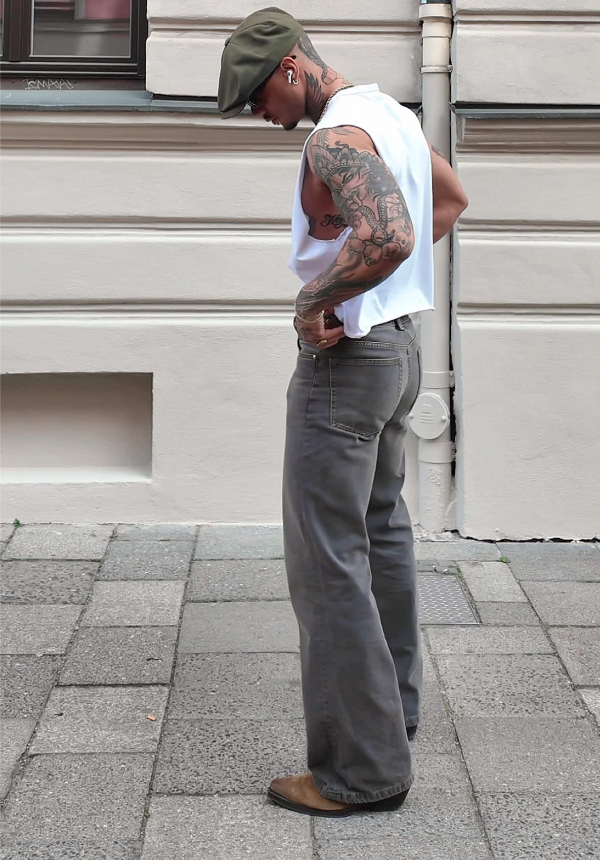 If you need some inspo 🤝🏽#flaredjeans #flaredpantsoutfit #mensfashionwear #menstyle #styleinspo 