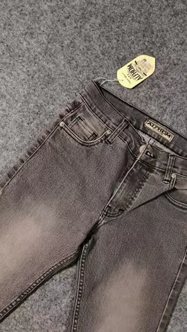 warna grey washing 🔥 .  .  #longpants #celanajeans #jeansslimfit #celanapria 