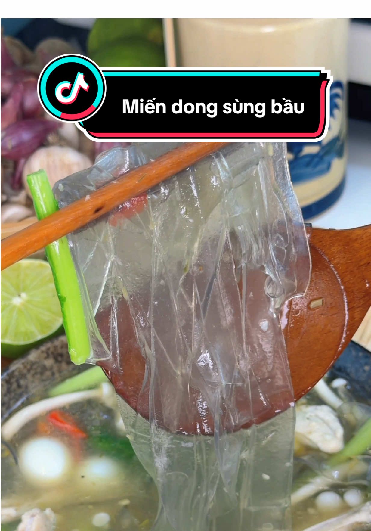 Trả lời @beebeo.review  đúng luôn bạn ơi không biết ai sao nhưng miến dong nhà e sùng bầu tui ăn tui thấy sạch sẽ dai ngon nè #nấuăncùngn👩🏻‍🍳 #mukbang #food #miendong #miendongsungbau 