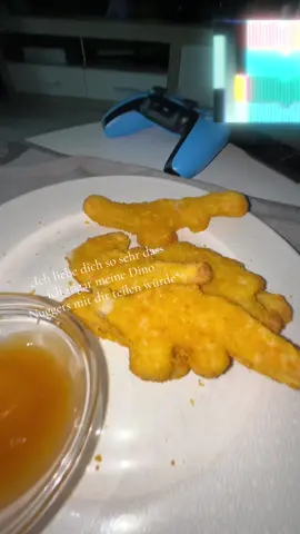 #dinonuggets #viral_video @𝐌'🍇 @~•Kate🫶🏼Cheer•~ @lino 