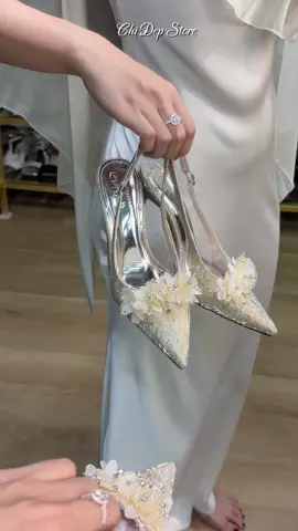 Team cô dâu vào đây với e nha. E sẵn đủ size 35-39 ạ. #chidepstore #giaycaogot #xuhuong #giaycuoi #giaykimtuyen 