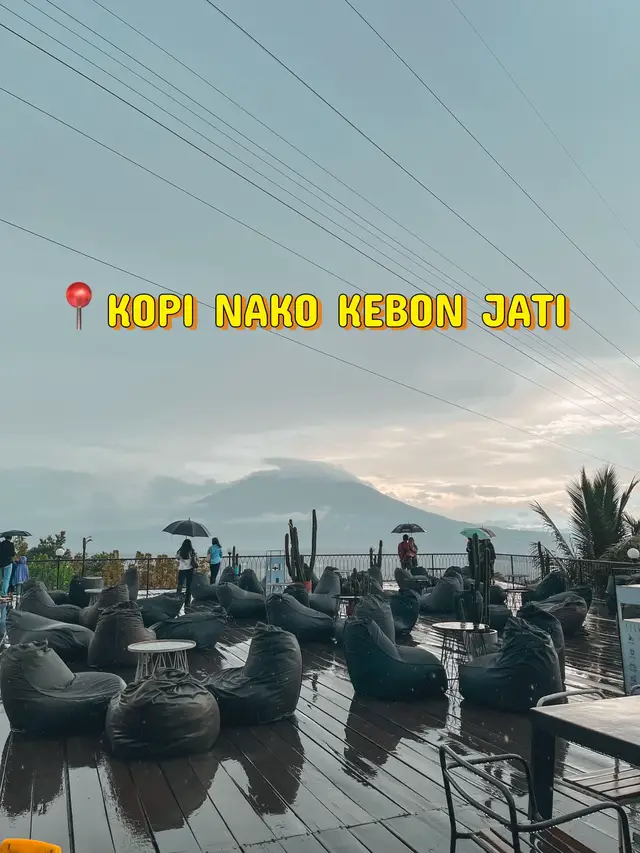 Ke tempat ini gatau udah ke berapa kalinya dan gak pernah bosen, tempatnya luas tapi minusnya kalau hujan untuk tempat berteduhnya kurang. Area parkir juga sangat luas, jalan sedikit dari parkiran ke kopi nakonya. Favorit kopi nakonya, gak cuma kopi disini ada bakso, eskrim, makanan berat dan cemilan lainnya. Hari ini aku makan di wr djati cukup enak makanannya dan cobain pisang bakar di wr prj🤗 #rekomendasi #kopinakokebonjati #fyp #puncakbogor #fyppppppppppppppppppppppp 