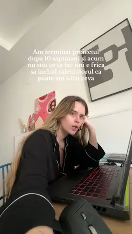 Ma holbez la laptop de o ora minim de parca mai e ceva de facut #foryoupage 