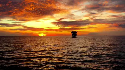 indahnya lukisan sang pencipta. #senjasorehari #subhanallah #lautlepas 