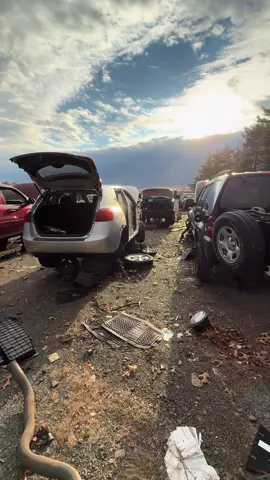 Explorando el huertadero de autos: búsqueda de repuestos en Yonge #DRAUTO #HuertaderoAutos #Repuestos #Yonge #CazaDePiezas
