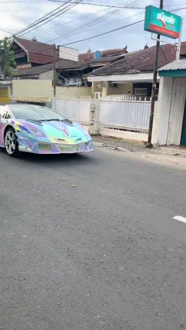 Mobil apa ini tolong??? Izin ya pak terimakasih pas diambil video dipelanin mobilnya 🥰🥰🥰