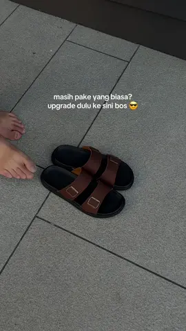 mereka semua udah banyak yang pake, lo kapan?😎 #sandalcowok #kadocowok #sandalpria #outfitcowo #kadopacar 