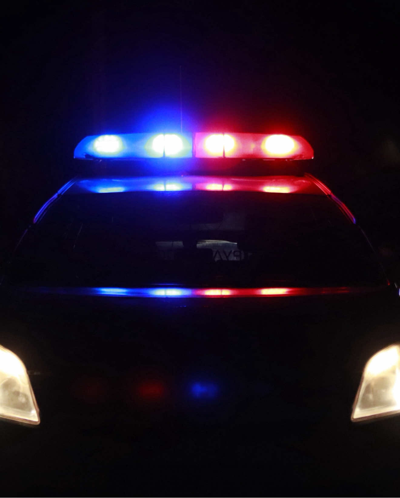 Ну що, фантазуємо: ви на місці водія — як виправдовуєтесь перед патрульними? 👀 Найвлучніший коментар — у pinned 😎 ❗️Нагадуємо: відповідно до пункту 11.4 ПДР, на дорогах з двостороннім рухом, які мають щонайменше дві смуги для руху в одному напрямку, забороняється виїжджати на призначений для зустрічного руху бік дороги. Дотримання правил дорожнього руху — це ваша відповідальність і гарантія безпеки на дорозі. #патрульнаполіція #police #patrol #patrolpoliceua #policeukraine 