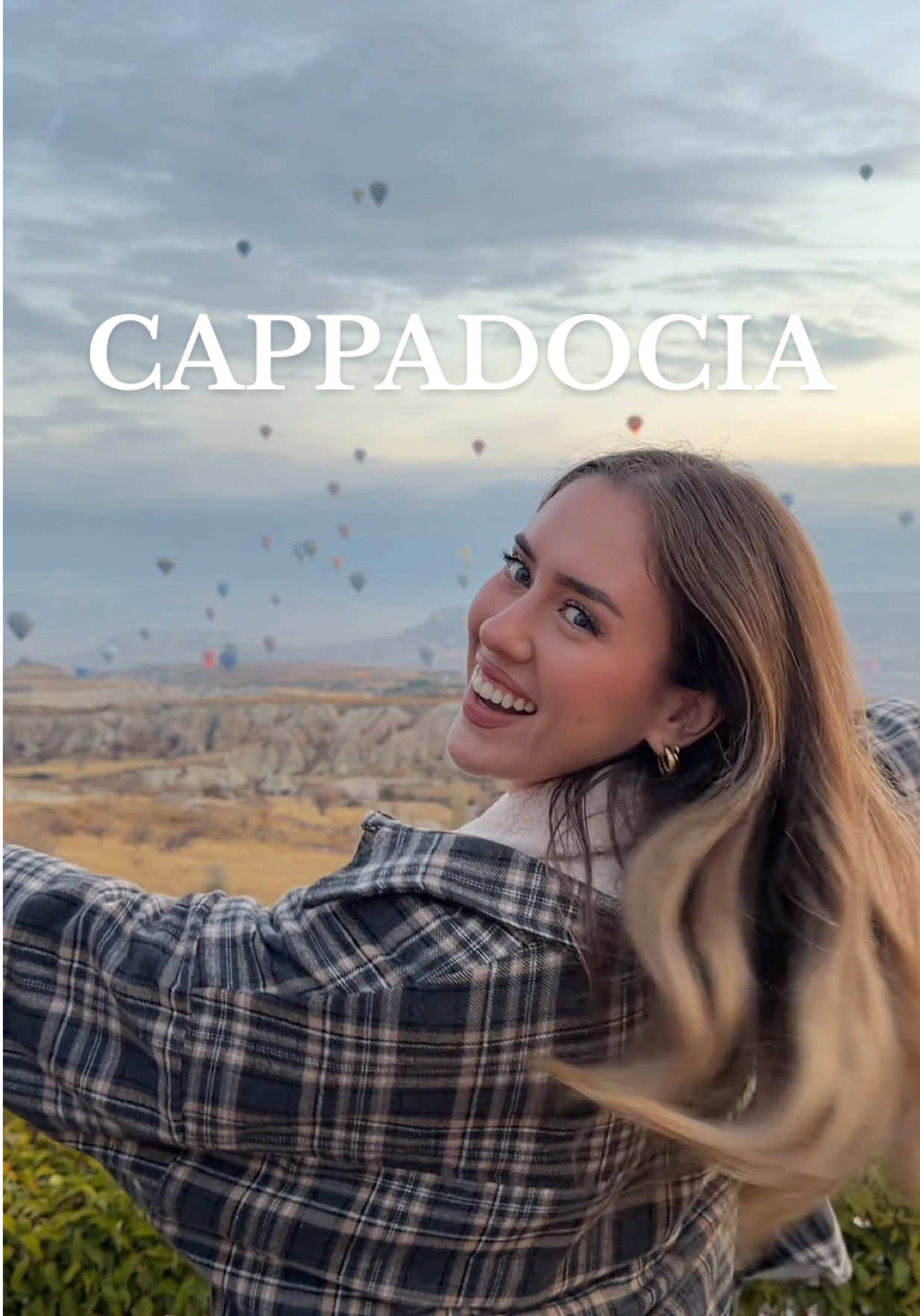 andiamo a vedere la famosa valle della cappadocia in turchia dove si vedono tutte le mongolfiere all'alba ✨🌄 è stato meraviglioso! un momento magico 🙏🏻 grazie @Kayali /invitedby  #cappadociaturkey #cappadocia #Vlog #sunrise #hotairballoon 