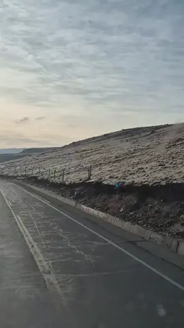No es fácil estar lejos de ti  Pero tampoco quiero rendirme  Te pienso en csda moento del día... #carretera_musica_letrasdecanciones #paisajes_naturaleza_música #tavi_sptia 