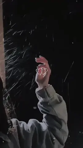 صوت المطر يخبرنا ان الامل والسعادة تأتي بلا موعد#مطر_شتاء_البرد_اجواء_شتويه🌧️💙 #CapCut 