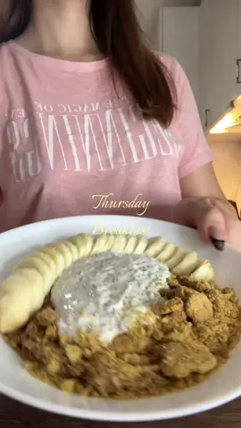 Dates oatmeal with chia pudding and a warm and frothy coffee. P.S. adding dates made the oatmeal taste like sticky toffee #oatmeal #chiapudding #breakfastideas #makebreakfastwithme #cozy 