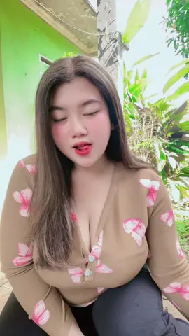 Sepi banget malam ini pengen ada yang nemenin 