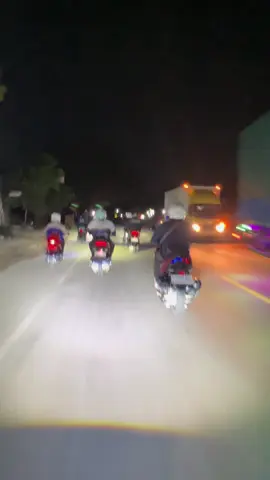 Pov ketika touring shola shola subuh masih dijalan #propergank #parkirajaganteng #vavarioan #matictransjawa #platw 