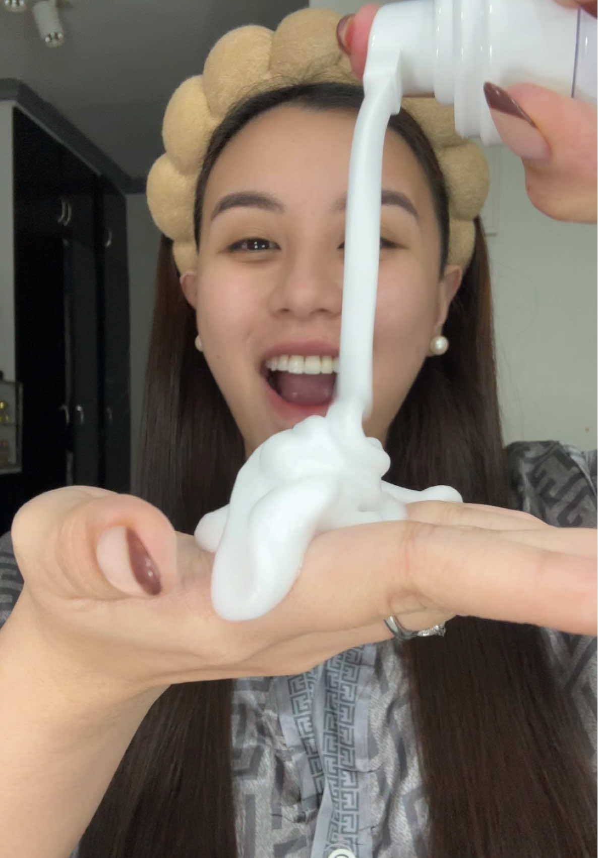 controls oil, clears acne, and keeps skin hydrated — all in one mousse 💙