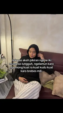 kapan iso ngaleh teko masalah iki kabeh? #foryoupage #sedih 