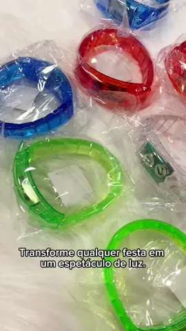 Pulseira de Led pisca conforme a batida da música, ideal para festas, casamento e show  #coldplay #show #pulseiraled #casamento #festival 