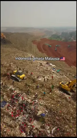 Keindahan Alam Indonesia Indonesia menempati peringkat ke-4 sebagai negara terindah di dunia versi Architectural Digest, didasarkan pada lanskap ikonis dan keajaiban alamnya. Keindahan alamnya membentang dari Sabang sampai Merauke, meliputi:  Wisata Bahari: Memiliki ribuan pulau, Indonesia menawarkan pantai eksotis, spot menyelam kelas dunia, dan terumbu karang yang indah, seperti di Raja Ampat, Pulau Komodo, dan Kepulauan Mentawai. Gunung dan Vulkanik: Indonesia memiliki banyak gunung berapi aktif yang menyuguhkan pemandangan spektakuler, seperti Gunung Rinjani di Lombok dan fenomena api biru di Kawah Ijen di Jawa Timur. Danau dan Hutan: Destinasi seperti Danau Toba di Sumatera Utara dan Taman Nasional Gunung Leuser menawarkan keindahan alam yang asri dan keanekaragaman hayati yang kaya. Situs Sejarah: Keindahan alam sering berpadu dengan warisan budaya, seperti kompleks Candi Borobudur yang megah di Jawa Tengah.  Keindahan Kota-kota di Indonesia Kota-kota di Indonesia menawarkan perpaduan unik antara tradisi lokal yang kental dan fasilitas modern, menjadikannya menarik untuk ditinggali maupun dikunjungi: Yogyakarta: Dijuluki 