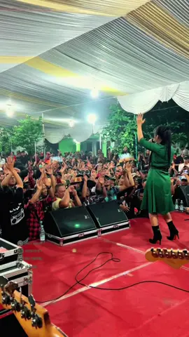 Jan Gumnyak Tenan Boloo, Matur Nuwun Nggihhhh…. #omlorenza #fyp #dangdut #shorts #wayahewonglawastampil 