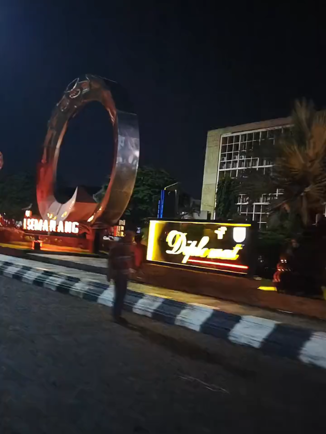 Original video by @zoomie77 📱 Google Pixel 7 Pro  🎥 Cinematic vidio @nalwavee  🔧 Cocok buat Story, Prank, Kata-kata  📥 Follow buat stok video original tiap hari #xyzbca #pixel7pro #fypppppppppppppp #mentahanvideo #mentahan #semarang #semarangstory