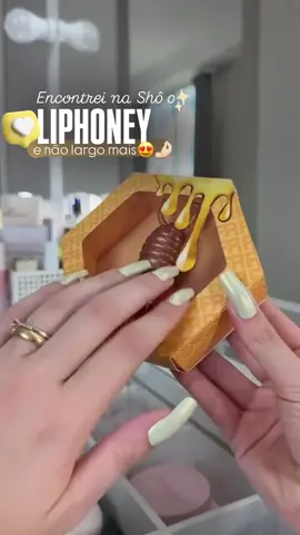 Olha quem eu encontreiiii na Dona SHÔ!!! Sim ele, o LIPHONEY 💖💄💋  Corre e garanta o seu já! 🥰