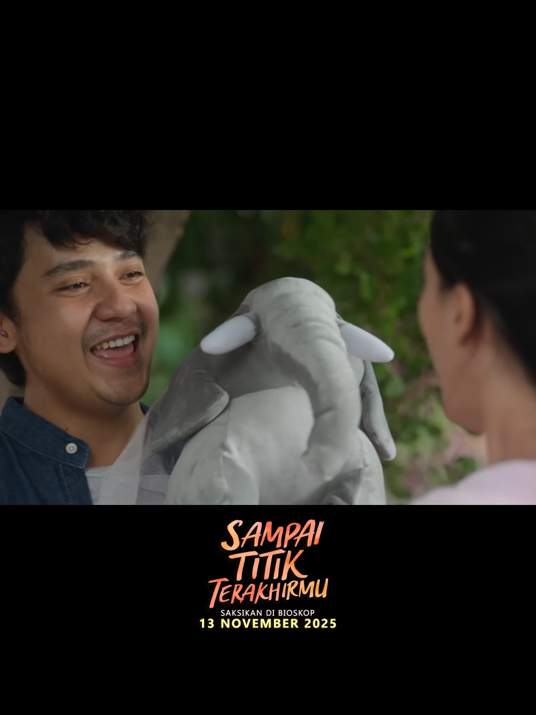 Takdir boleh memisahkan, tapi hati mereka tetap terikat dalam kesetiaan 💛 🎟 Tiket Film Sampai Titik Terakhirmu bisa dibeli di Tix ID, M.TIX, CGV, Cinepolis, dan KCM. Jangan lupa manfaatkan promo B1G1 - promo terbatas guys! ✨Sampai Titik Terakhirmu ✨ Kisah Nyata Albi dan Shella Saat Kanker Datang, Cinta Tetap Bertahan Bergema di seluruh bioskop Indonesia‼ #LytoPictures #Kesetiaan #Kehilangan #AlbiDwizky #ShellaSelpi #STTM #AlbiShella #tiktoktainment #SampaiTitikTerakhirmu #FilmSampaiTitikTerakhirmu #fyp