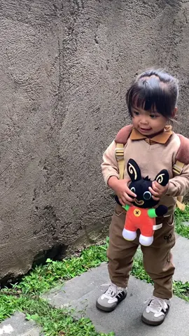 Barang wajib kalau pergi 🐰