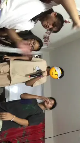 'di ko talaga alam lyrics n'yan, guys (nagsabayan sila sa pagtili, 'di tuloy narinig sa dulo nu'ng 