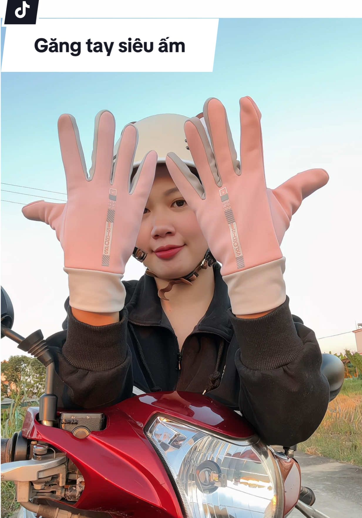 Trời lạnh buốt tê tái thì găng tay lông cừu siêu ấm áp, đầu mùa giá đang hời các bác tranh thủ săn nha #mekembongg #gangtaylaixe #gangtaymuadong #gangtaychongtham #gangtaygiuam 