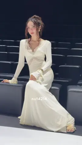 ออร่าสุดๆ เป็นแก้วเป็นแสงมากกก✨️✨️ #CHARLOTTExEFW2025 #EFW2025 #EFW2025ATICONSIAM #ชาล็อตออสติน #CharlotteAustin 