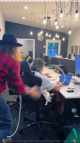 Funny prank 😂😂😂 #funnyvideos #prankwars #scareprank #prank #foryoupage 