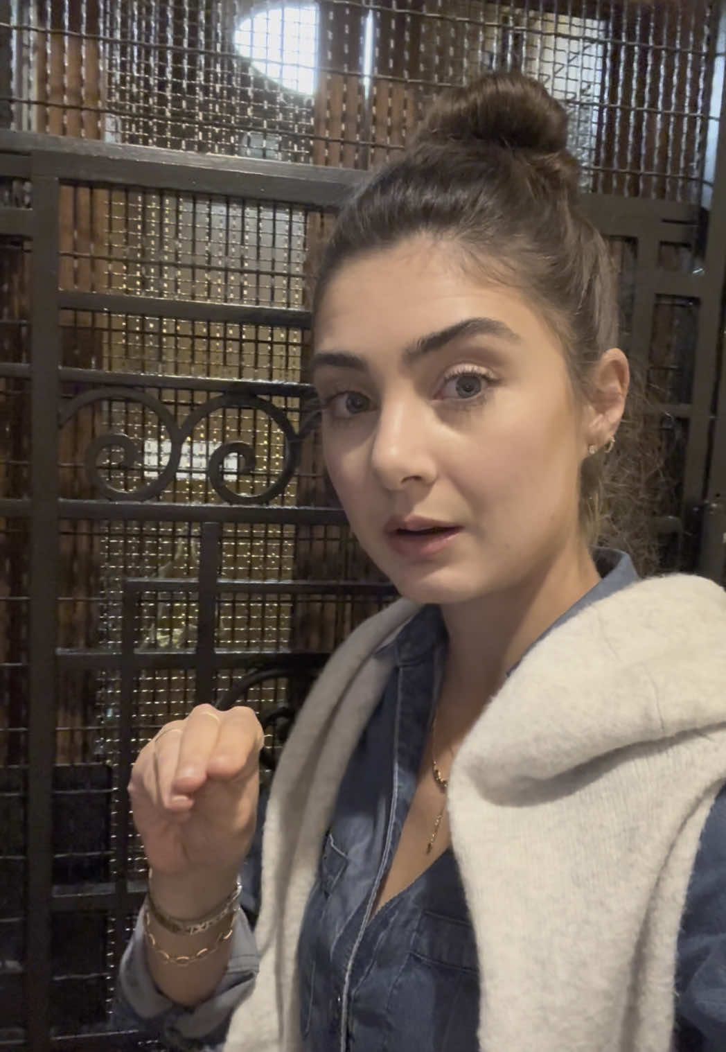 Quick press conference to address a comdemning comment #apartmenttour #parisapartment #lifeinparis #americaninparis 