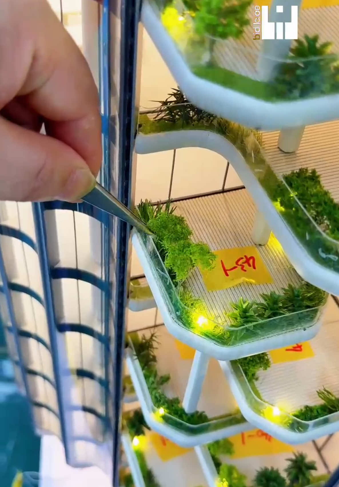 The perfect combination of architecture and art has produced an architectural model of Dubai's landmark lumena building. By @jyd.models , an excellent model manufacturer from China. #scalemodel #miniaturemodel #architecturalmodel #modelmaking #buildingmodel #art