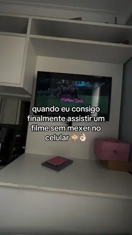 eu n conseguia assistir UM filme sem fazer outra coisa junta antes de achar a pocao magica da ansiedad€ 🧪