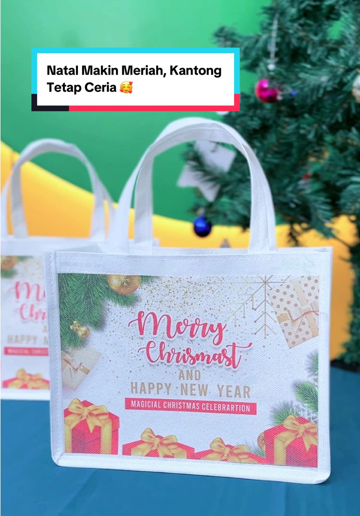 Waffle Bag Natal design elegan Christmas & New Year theme, harganya CUMA 3 RIBUAN—ramah kantong maksimal! Kualitas oke: jahitan rapi + tali kuat!  Stock ready melimpah! Langsung gas order sekarang!  #hampersnatal #natal2025 #hampersmurah #tasnatal #fyp 