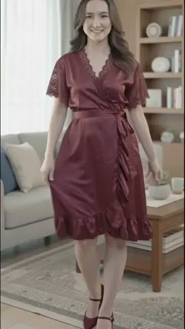 Suami jadi betah di rumah terus 😍 Soalnya kamu tampil manis pakai kimono dress ini — lembut, elegan, dan bikin aura kamu makin menggoda tanpa berlebihan. ✨ #kimonodress #dasterkekinian #bajutidurseksi #pakaianwanita #fashionwanita 