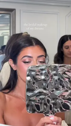 No one else I would’ve trusted to do my makeup on my wedding day @totallyglammed 