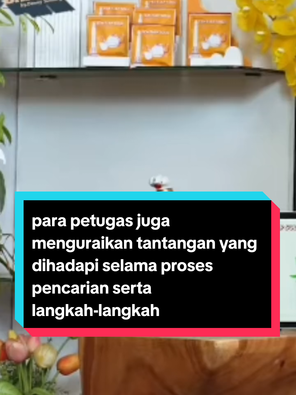 jajaran Polrestabes Makassar dan Kasat Reskrim Polrestabes Makassar AKBP Devi Sujana, S.H., S.IK.,M.H. yang berhasil mengungkap kasus penculikan dan perdagangan anak berusia 4 tahun bernama Bilqis. Kasus ini sempat menarik perhatian publik karena korban ditemukan jauh dari lokasi awal, yakni di wilayah Jambi, tepatnya di kawasan Suku Anak Dalam (SAD).  para petugas juga menguraikan tantangan yang dihadapi selama proses pencarian serta langkah-langkah hukum yang telah diambil terhadap para pelaku. Melalui video ini, diharapkan masyarakat dapat memahami pentingnya kewaspadaan dan kerja sama dalam melindungi anak-anak dari tindak kejahatan serupa. #curhatbangdennysumargo 