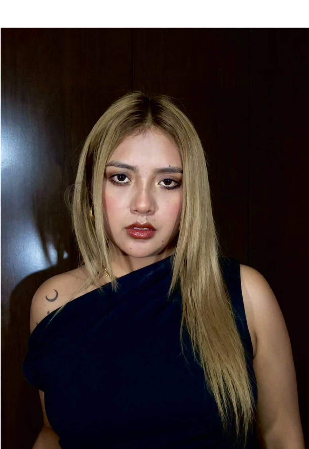 lol que bien (guardaba una rosa) 😝 ig: emijisoo  #universidad #puce #estudiantedederecho #humor 