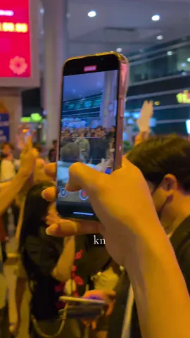 Tempest đổ bộ Thành phố Hồ Chí Minh  suộc của chị @kieunhung22 nha ai có lấy video cre hộ mình nhé .mình cảm ơn ạ #tempest #템페스트 #vietnam 