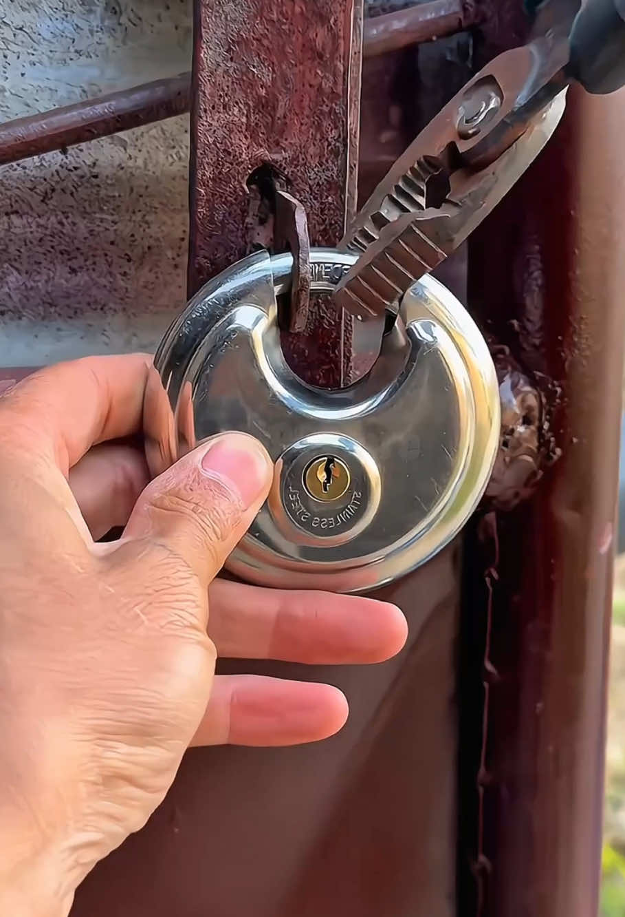 Ổ khoá đĩa tròn bằng thép cứng cáp #okhoachongcat #okhoachongtrom #khoadiatronbangthep #xuhuong #nb99store  