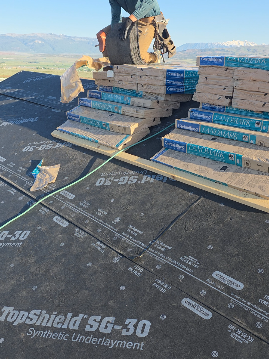 spread em  #roofing #roofer #ruferos #satisfying #fyp #foryou #fastestroofer #construction #shingles #asmr #bestroofer #viral #roofersoftiktok 