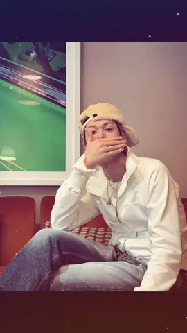 Dù có đang sướt mướt sầu đời vẫn cầm cái đt cook hình thằng Tin🙂‍↔️🙂‍↔️#martin #cortis 