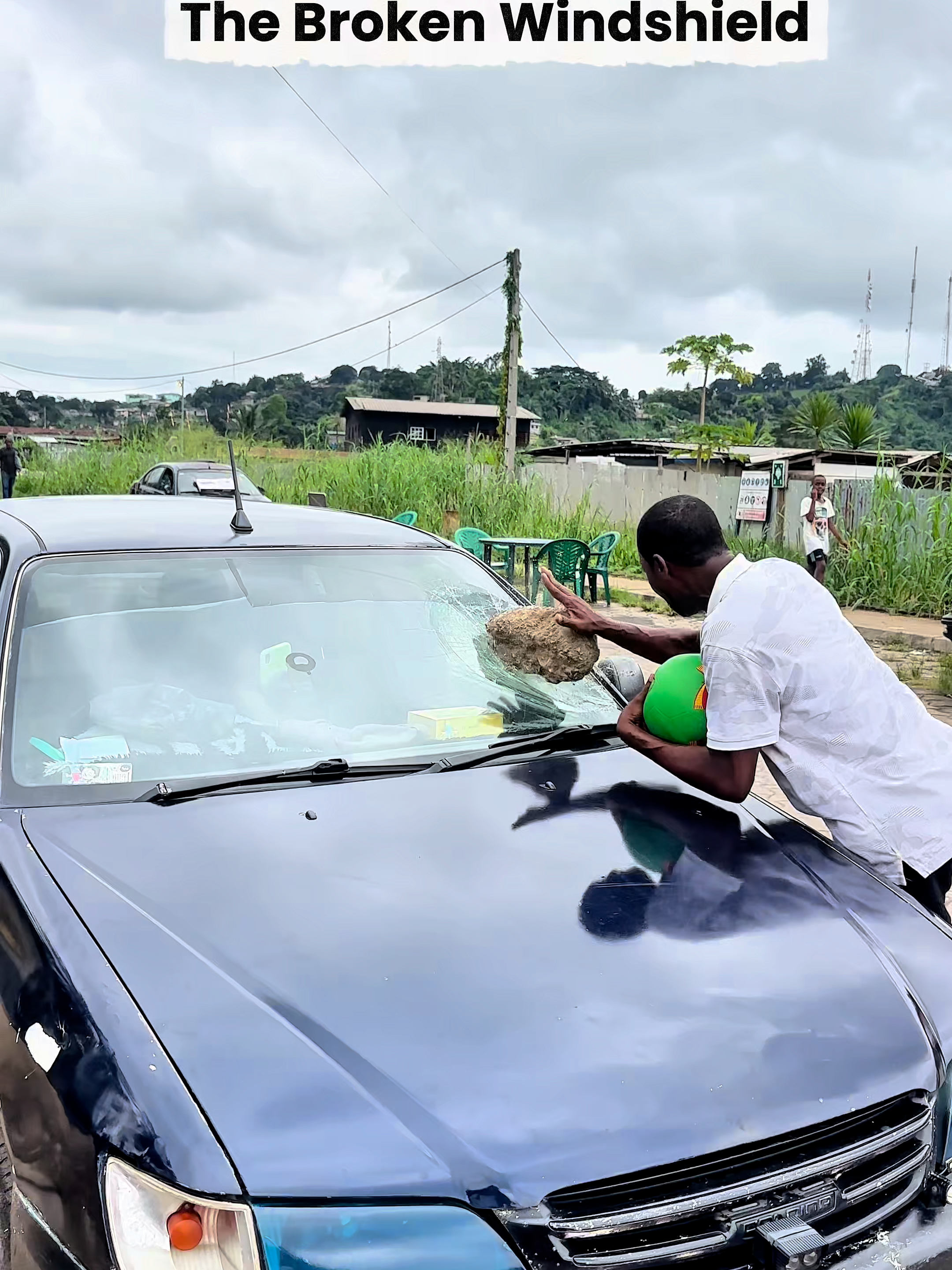 The Broken Windshield 😂 #foryoupage #funny #comedyskits 