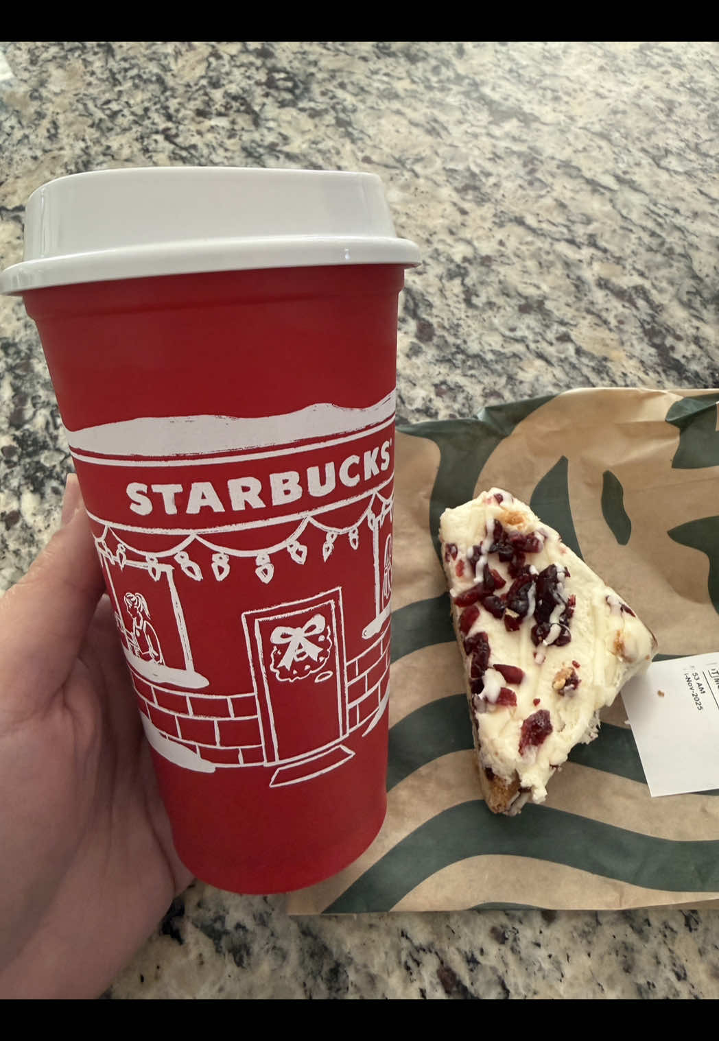 @Starbucks RED CUP DAY ❣️⭐️ #redcupday #starbucksredcup #starbucks #sugarcookielatte #cranberryblissbars 