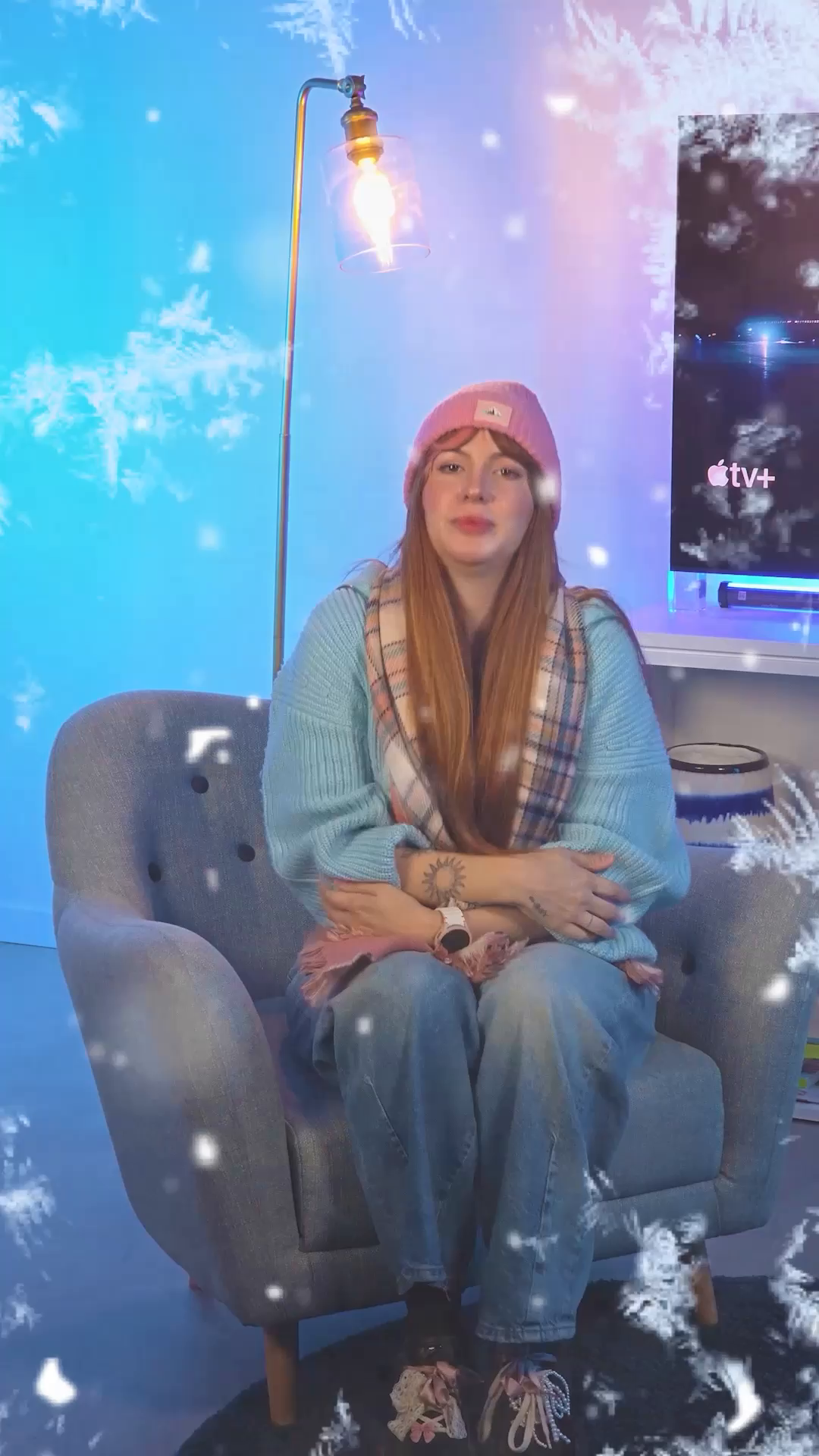 🥶 Agarra tu manta y hazte un chocolate que nos vamos a descubrir secretos bajo hielo con The Last Frontier, ya disponible en Apple TV. Y recuerda que la mejor manera de captar todos los detalles es con un televisor Samsung OLED sin reflejos para que puedas apreciar todo lo que pasa en la oscuridad de la tundra helada ❄️ Ninguna @JenHerranz fue congelada haciendo este video ☃️ #SamsungOLED #Series #OLEDicto #SamsungAITV #TheLastFrontier #AppleTV