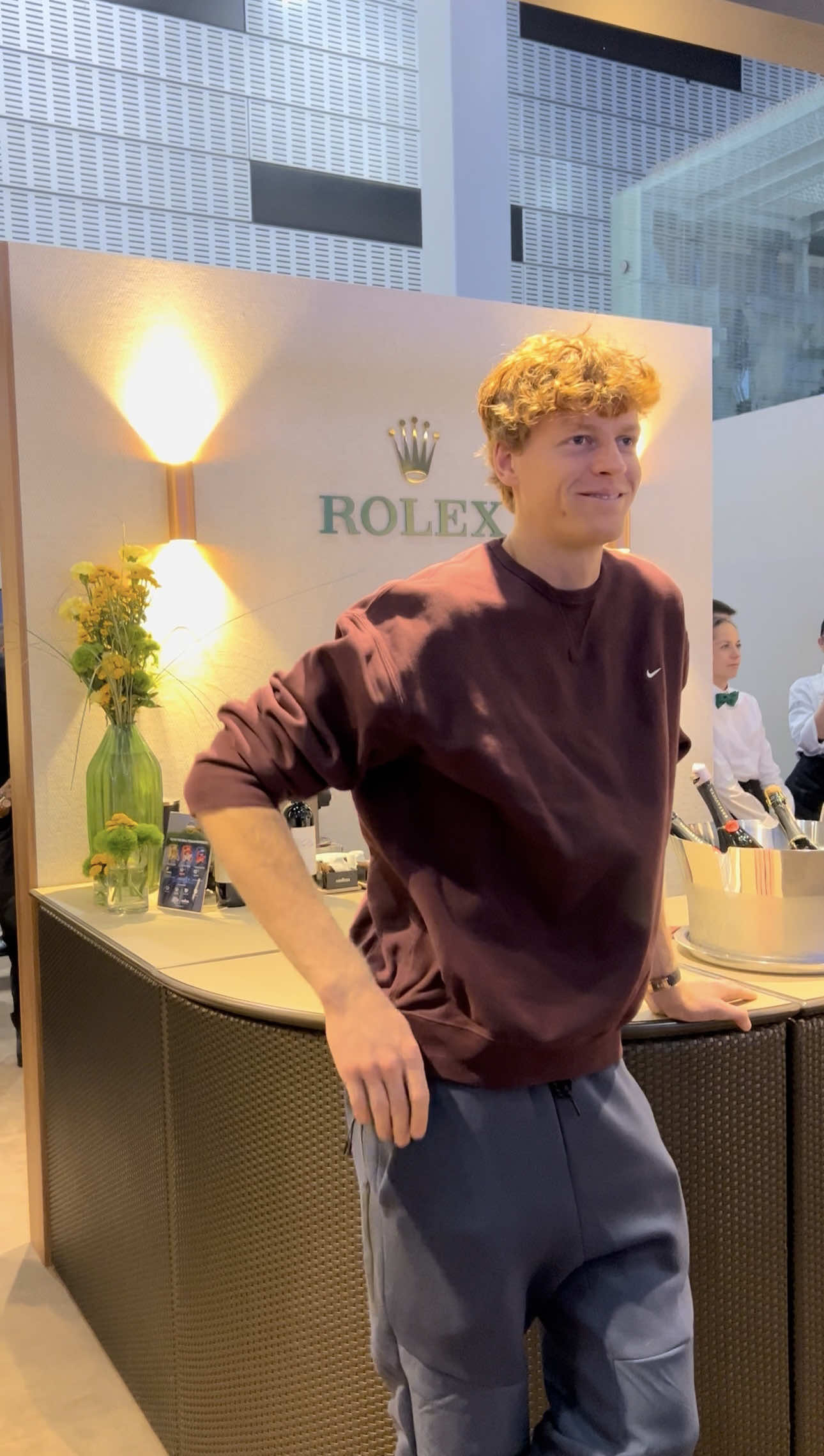 #JannikSinner ha fatto un salto all’evento di @ROLEX per le #nittoatpfinals, entusiasta di giocare per gli italiani