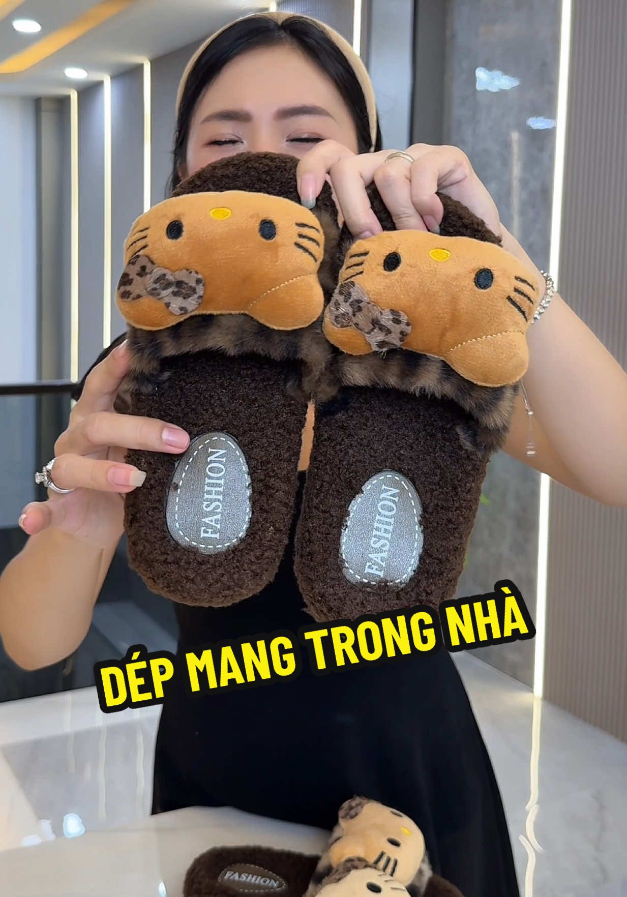 Dép mang trong nhà kute quá nè mấy b #depmangtrongnha #deplongditrongnha #deplongcute #tiemmerio 